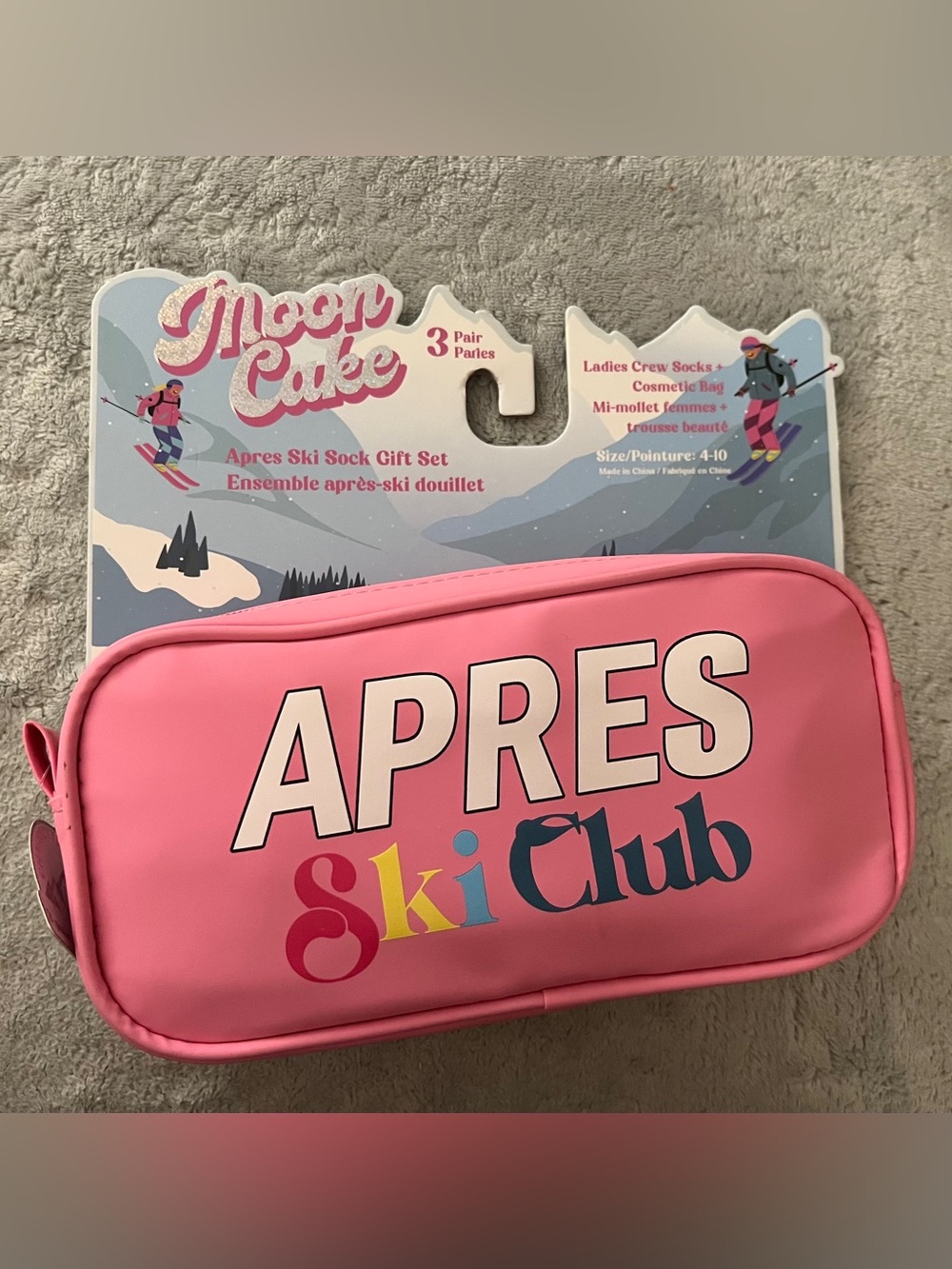 Apres Ski Club Cosmetic Bag + 3 Pairs of Women’s Socks!! New